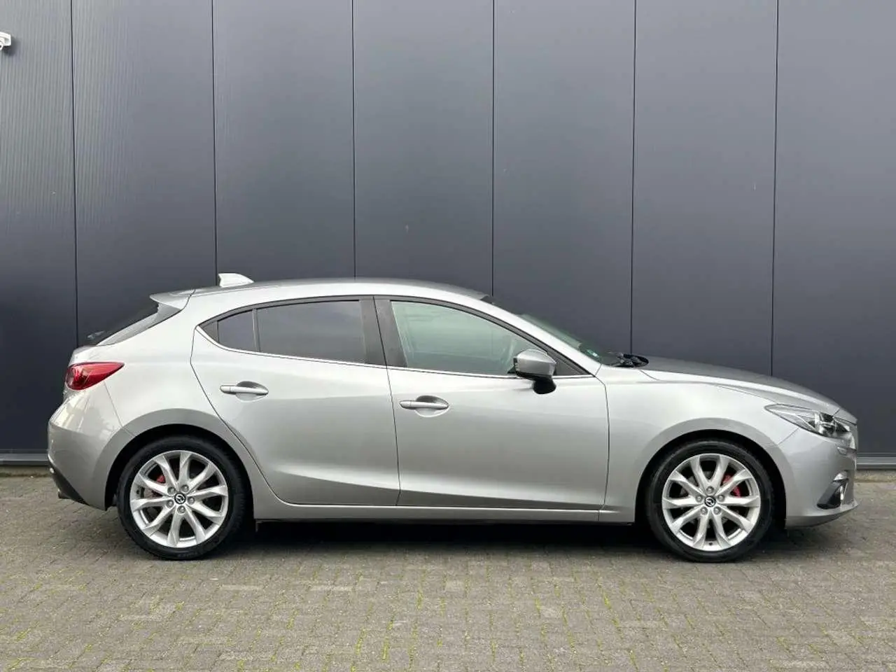 Photo 1 : Mazda 3 2015 Petrol