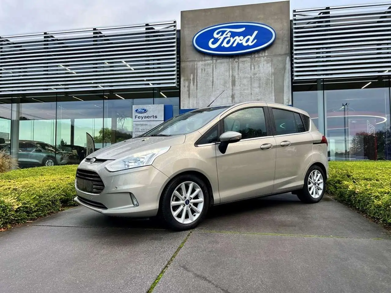 Photo 1 : Ford B-max 2015 Petrol