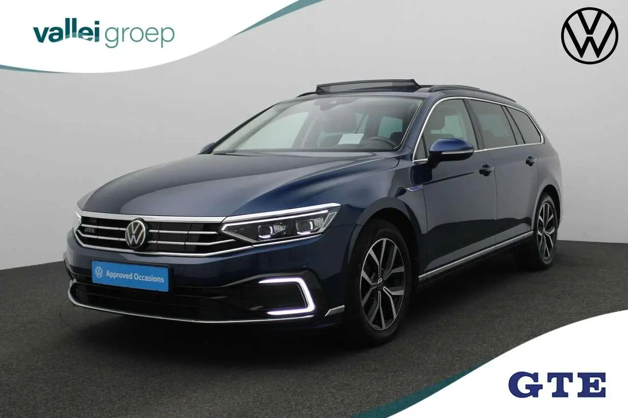 Photo 1 : Volkswagen Passat 2021 Hybride