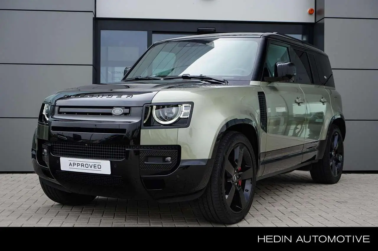 Photo 1 : Land Rover Defender 2022 Hybrid