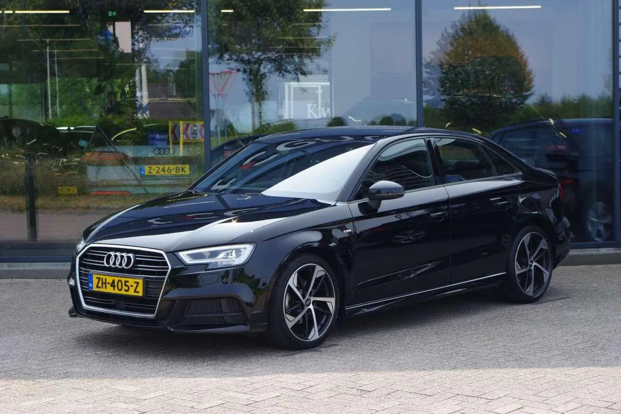 Photo 1 : Audi A3 2019 Petrol