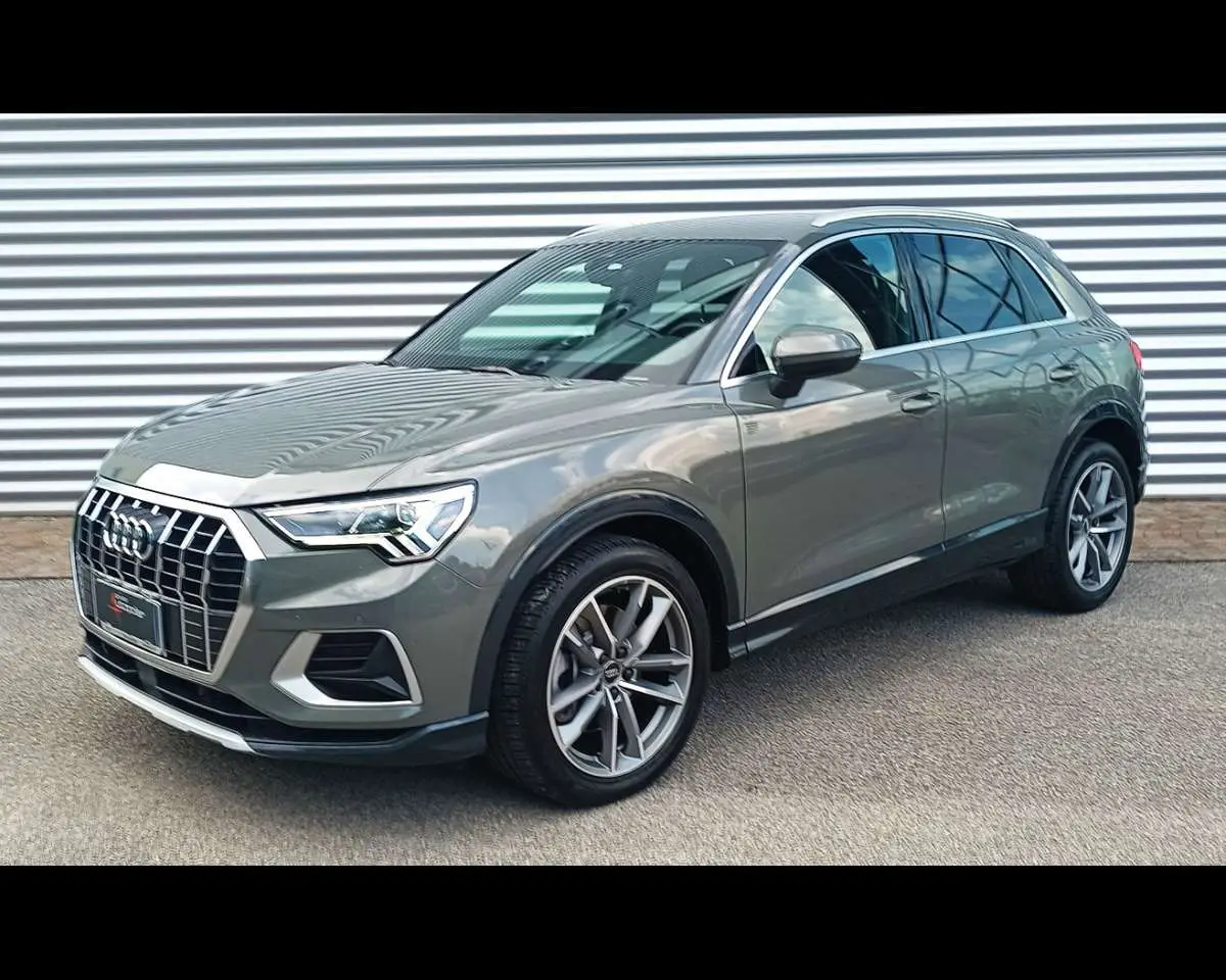 Photo 1 : Audi Q3 2019 Essence