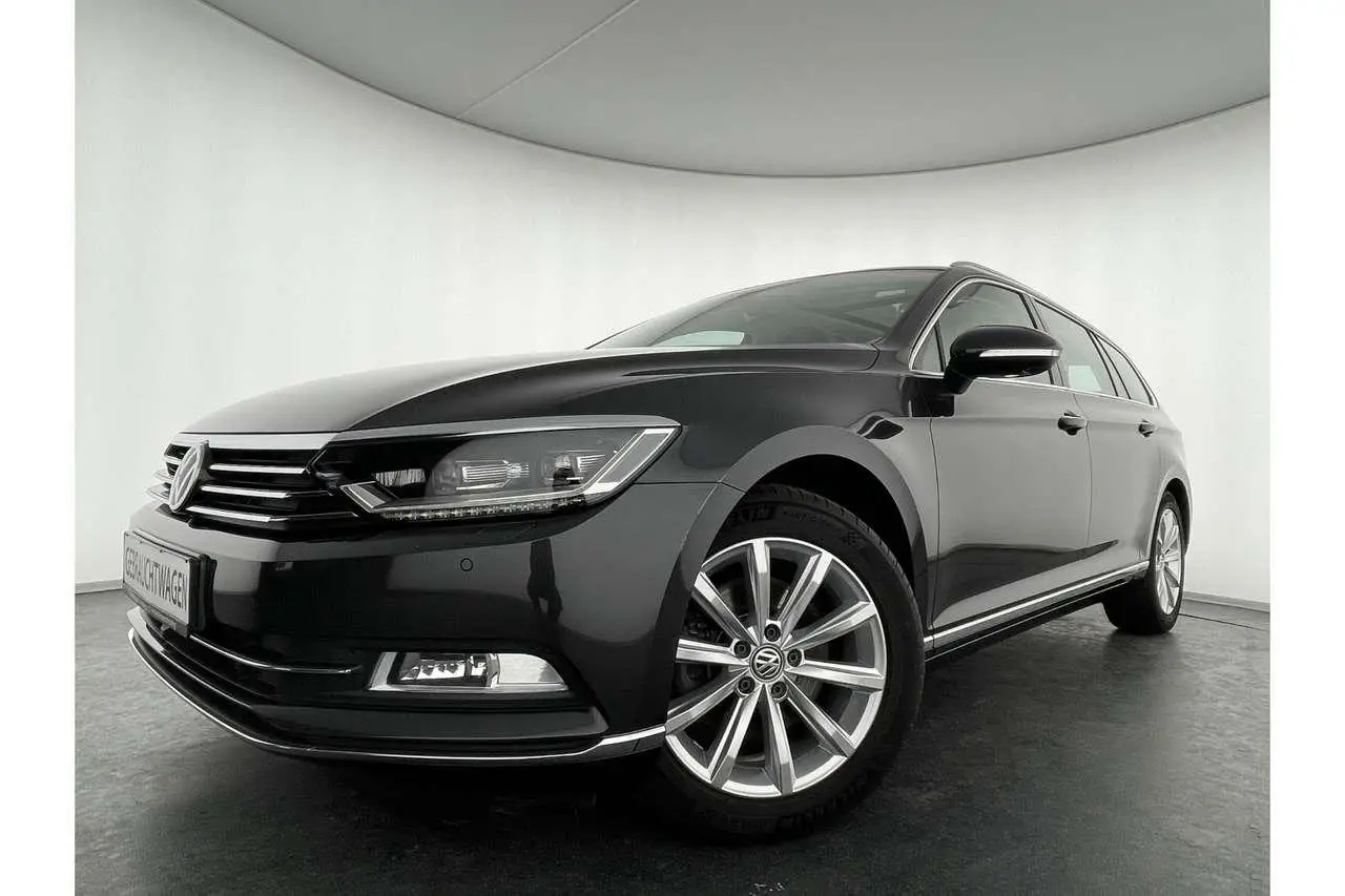 Photo 1 : Volkswagen Passat 2019 Petrol