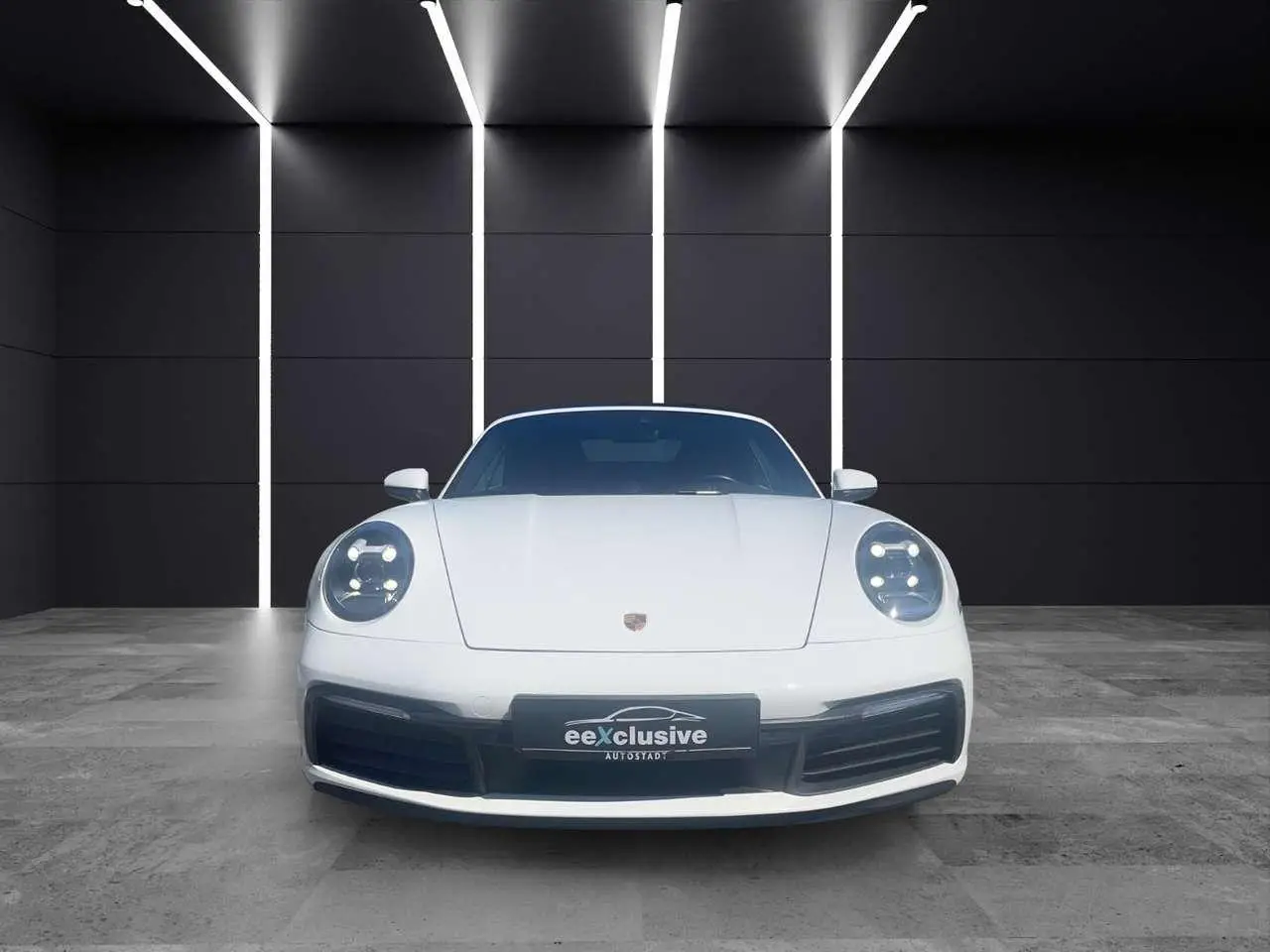 Photo 1 : Porsche 992 2019 Petrol