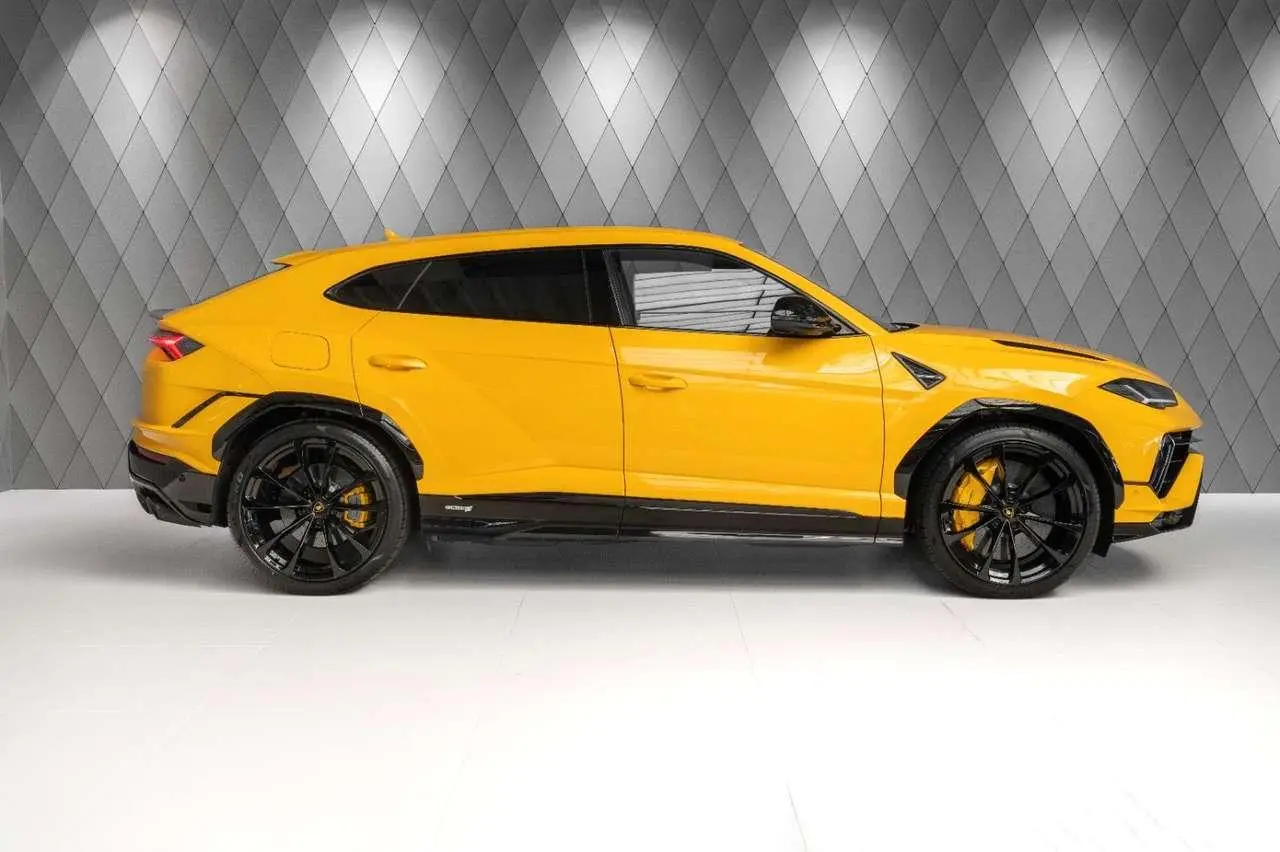 Photo 1 : Lamborghini Urus 2024 Essence