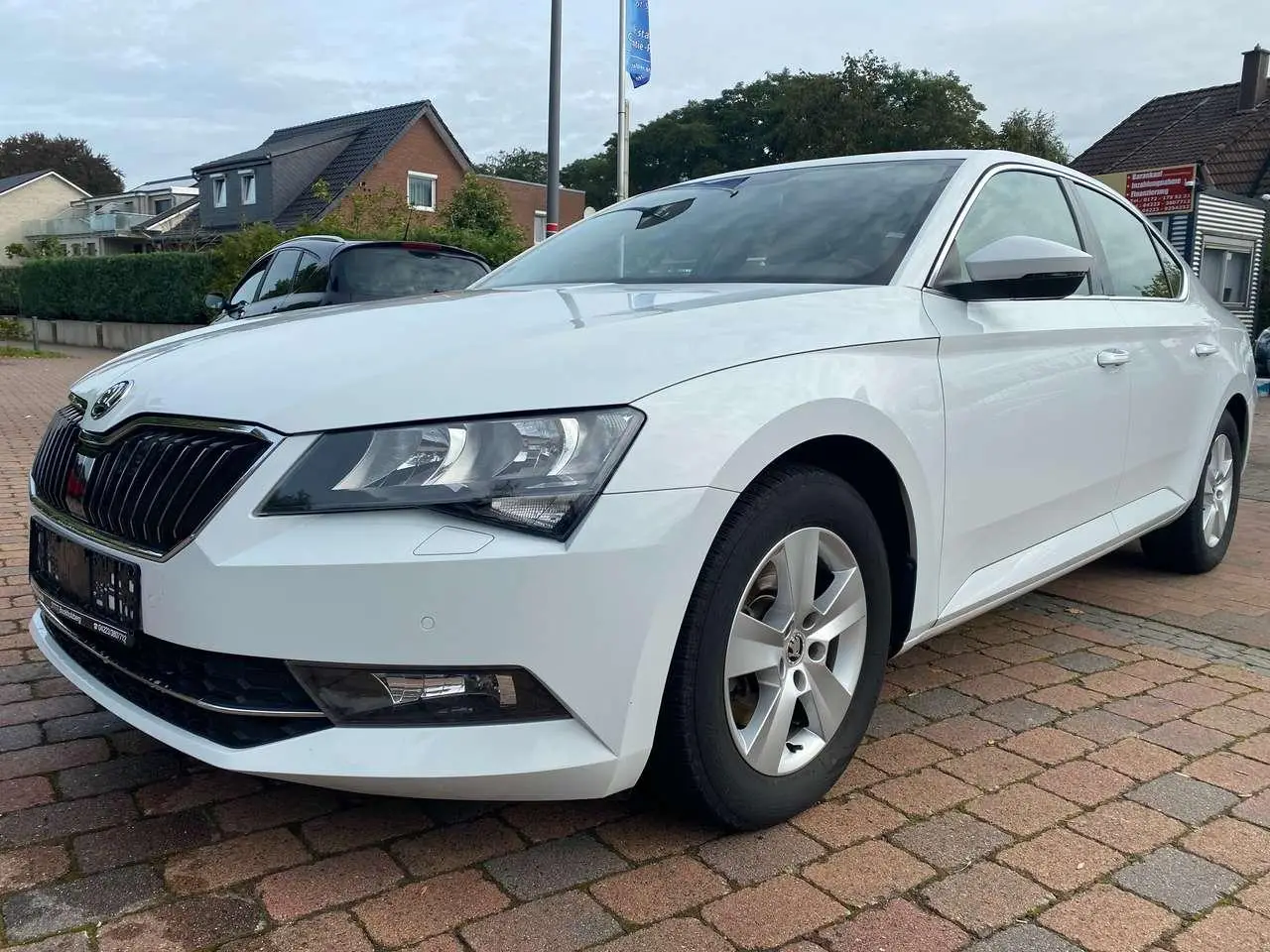 Photo 1 : Skoda Superb 2016 Petrol