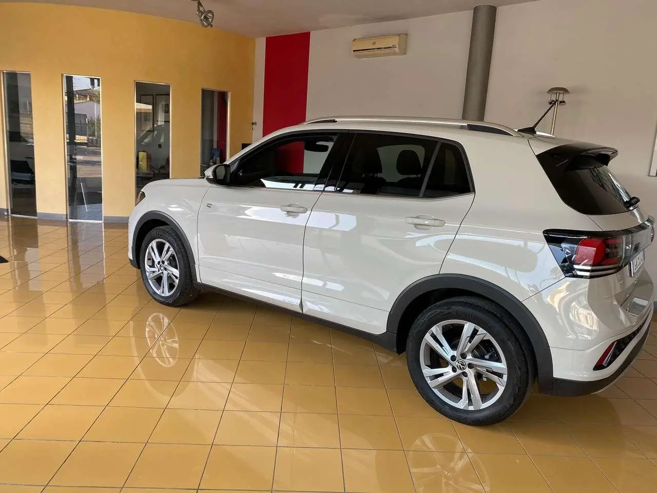 Photo 1 : Volkswagen T-cross 2024 Essence