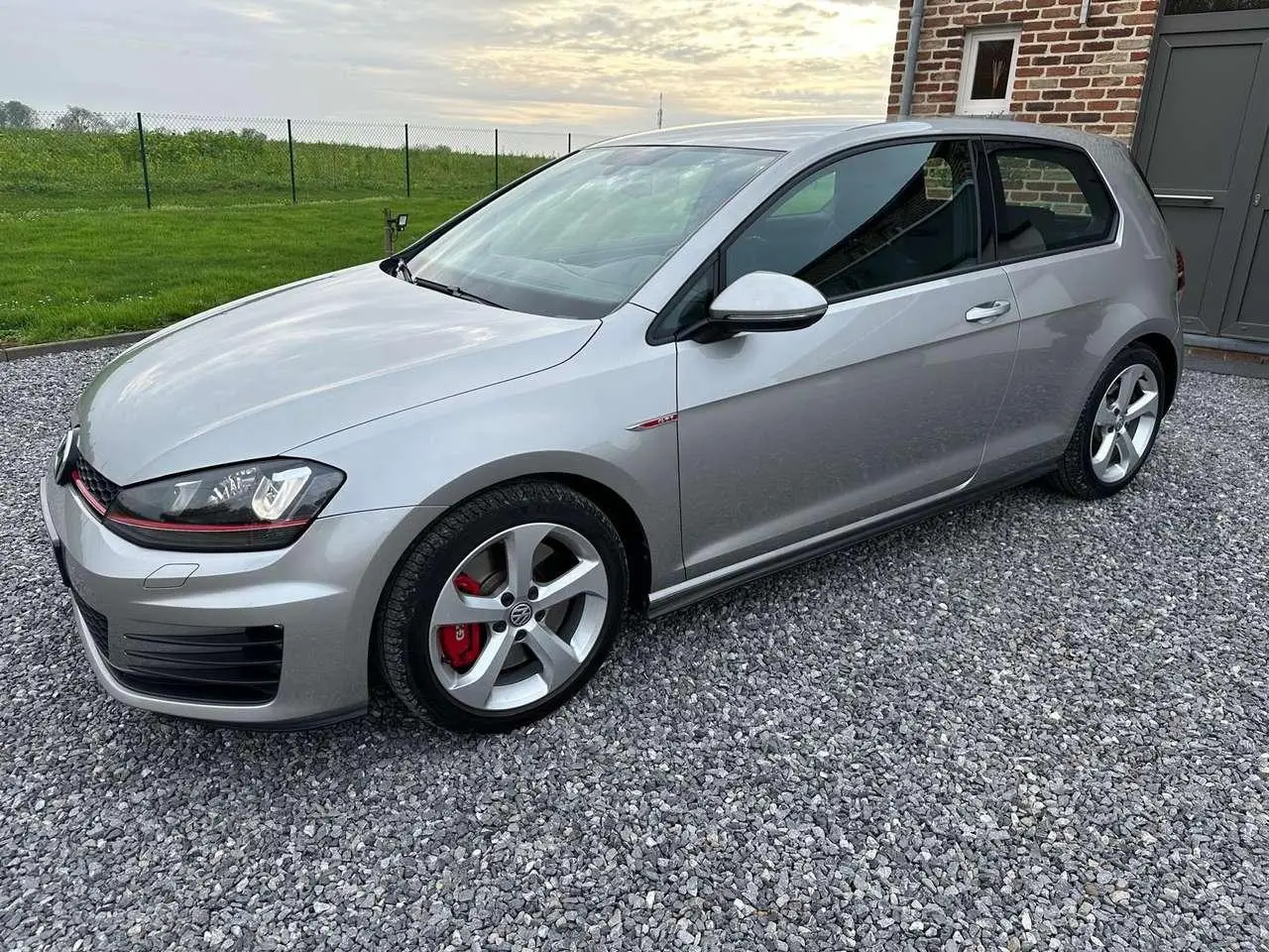 Photo 1 : Volkswagen Golf 2015 Petrol