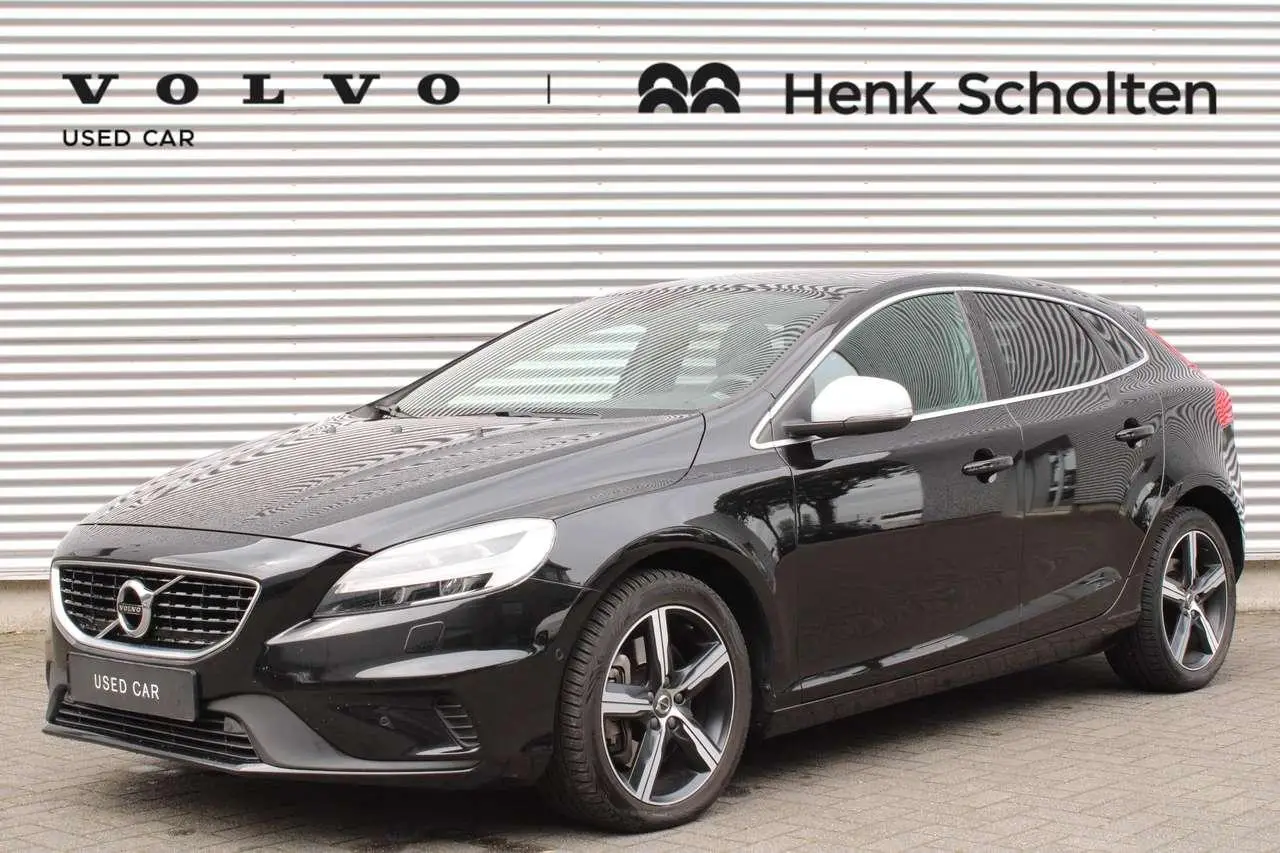 Photo 1 : Volvo V40 2019 Petrol