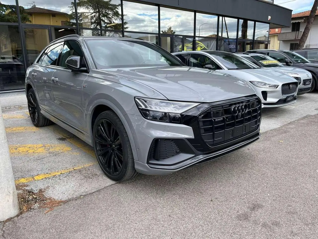 Photo 1 : Audi Q8 2023 Hybride