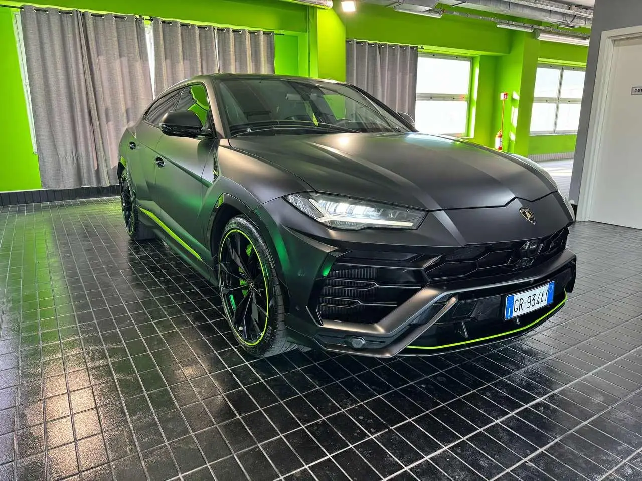 Photo 1 : Lamborghini Urus 2019 Petrol