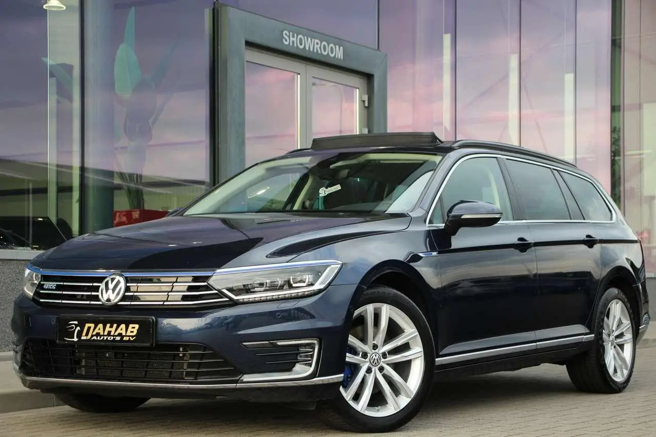 Photo 1 : Volkswagen Passat 2017 Hybrid