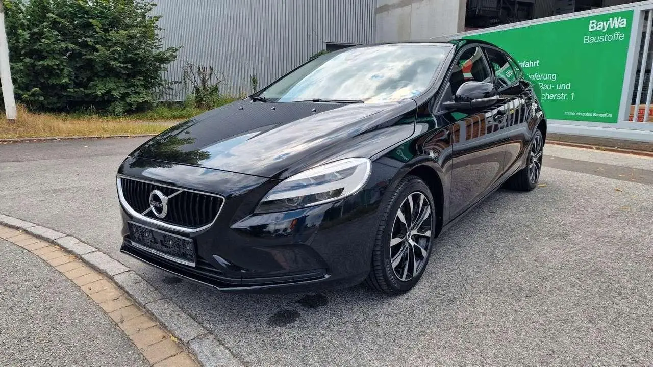 Photo 1 : Volvo V40 2019 Essence