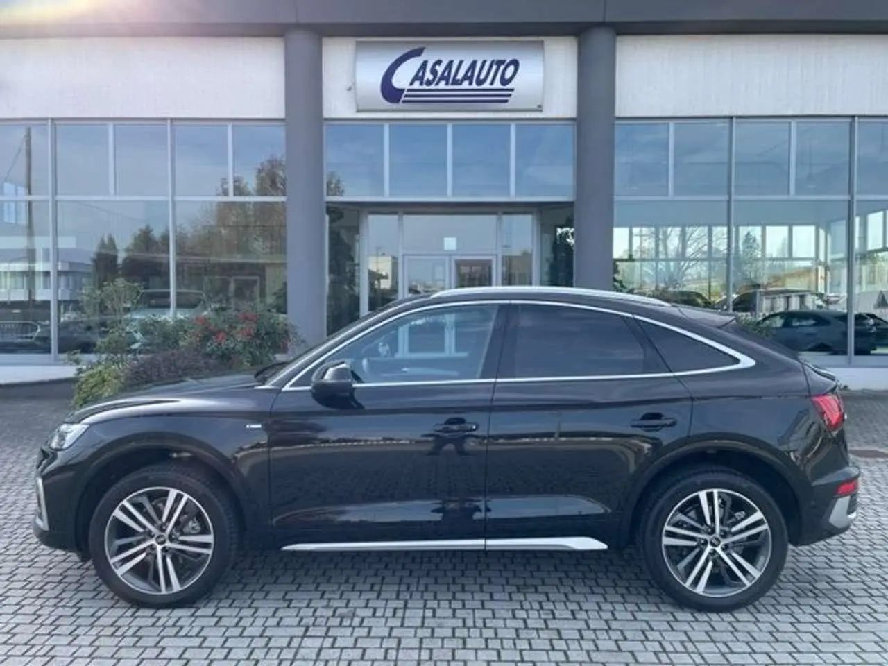 Photo 1 : Audi Q5 2023 Hybride