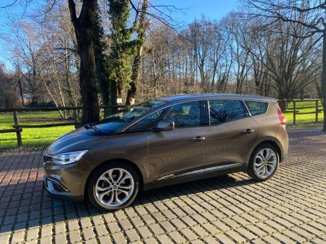 Photo 1 : Renault Grand Scenic 2019 Diesel