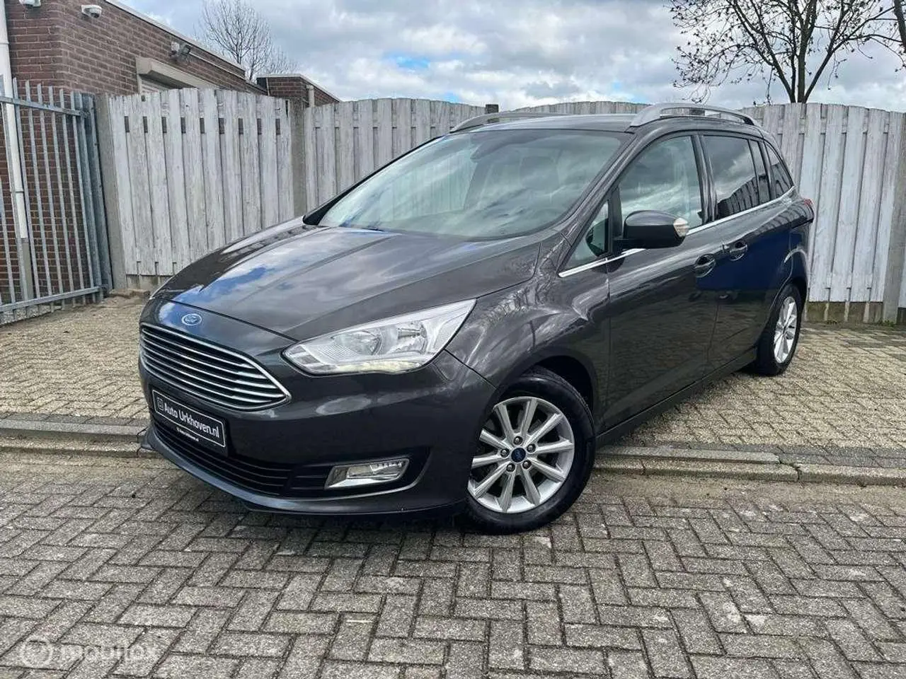 Photo 1 : Ford Grand C-max 2017 Petrol