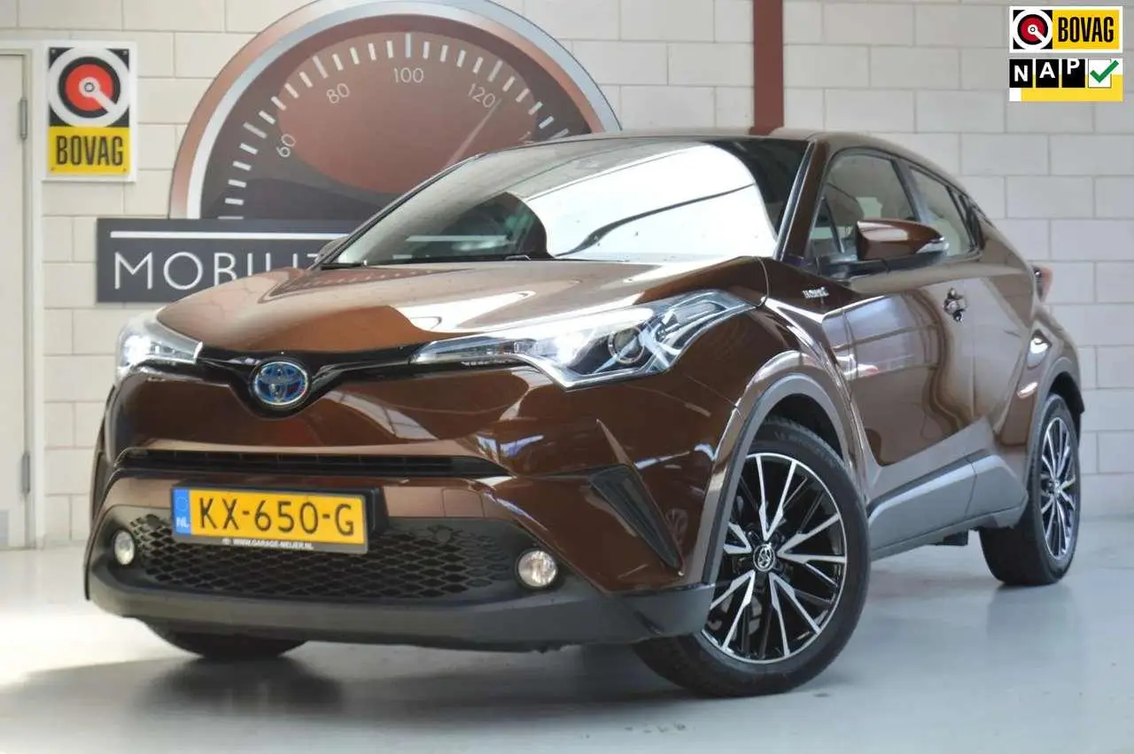 Photo 1 : Toyota C-hr 2016 Hybrid