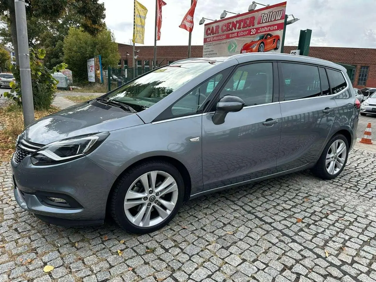 Photo 1 : Opel Zafira 2018 Petrol