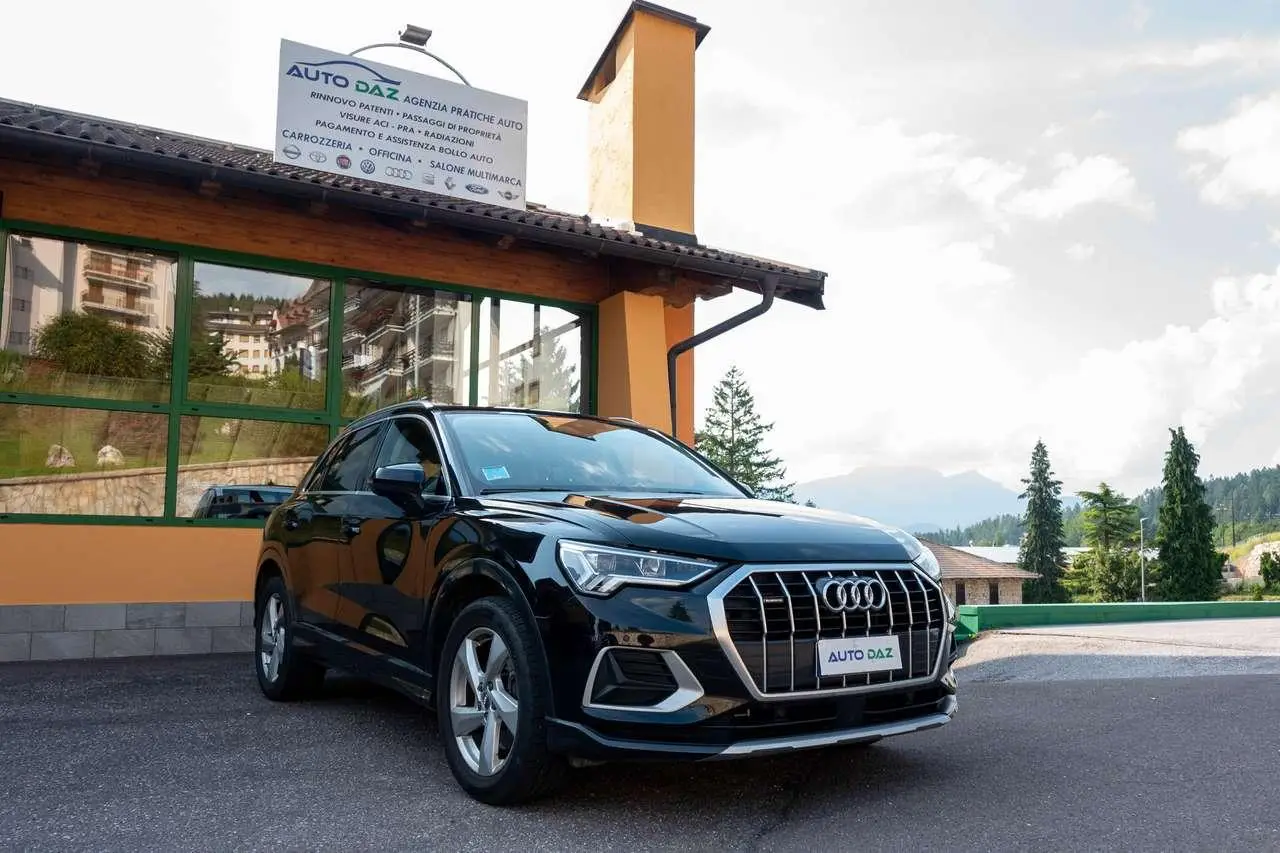 Photo 1 : Audi Q3 2019 Petrol