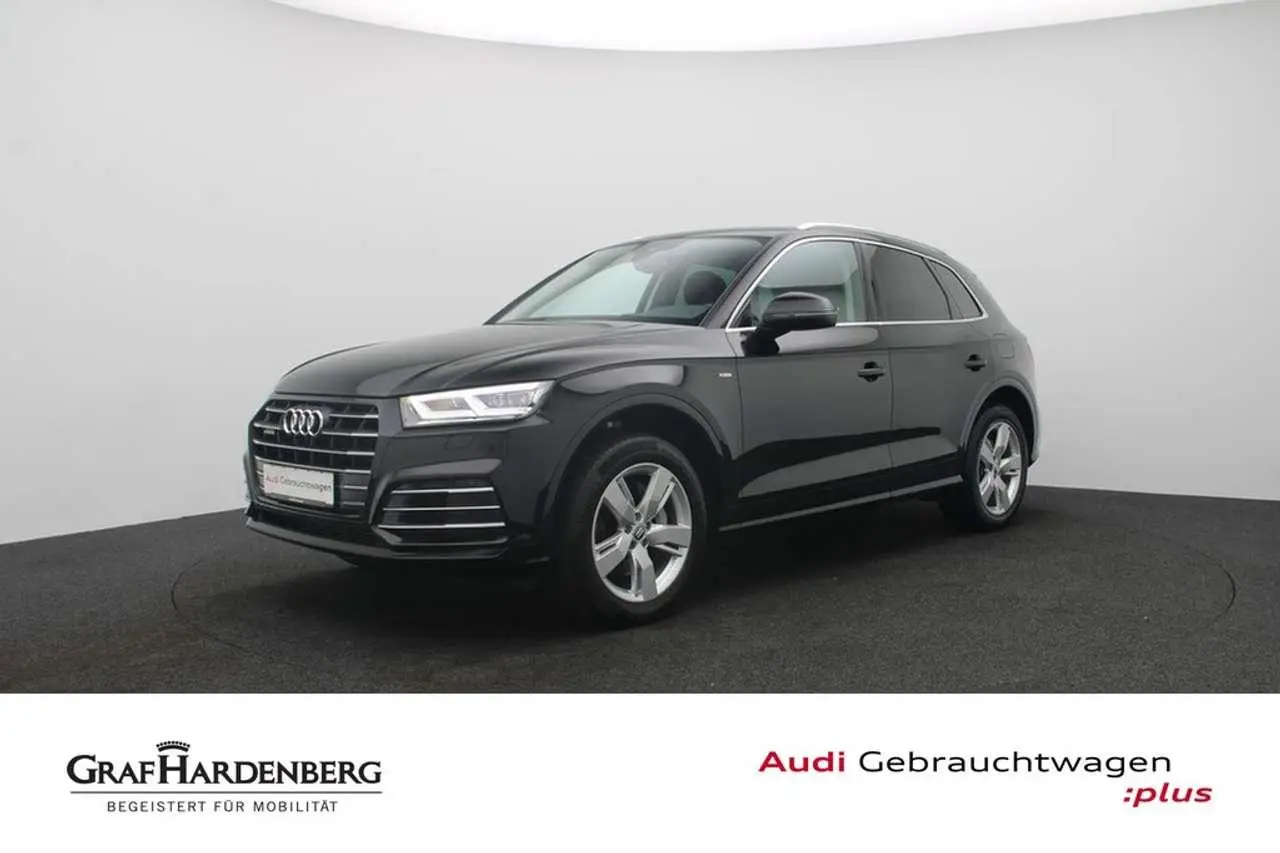 Photo 1 : Audi Q5 2020 Hybrid