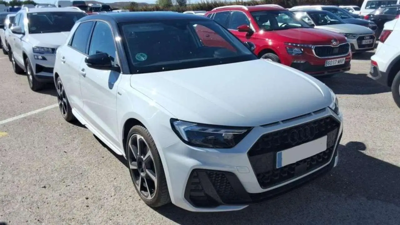 Photo 1 : Audi A1 2024 Petrol