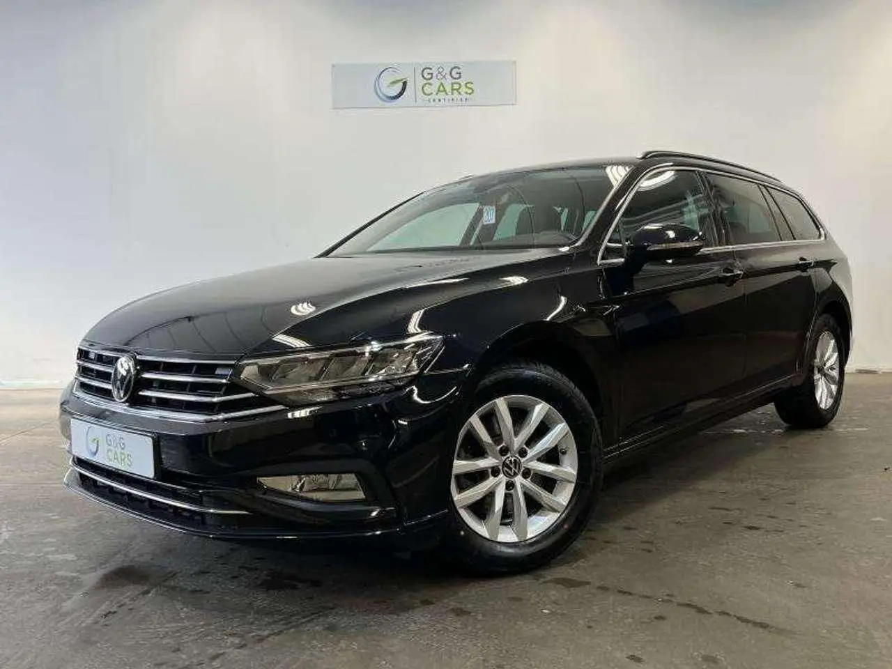 Photo 1 : Volkswagen Passat 2021 Petrol