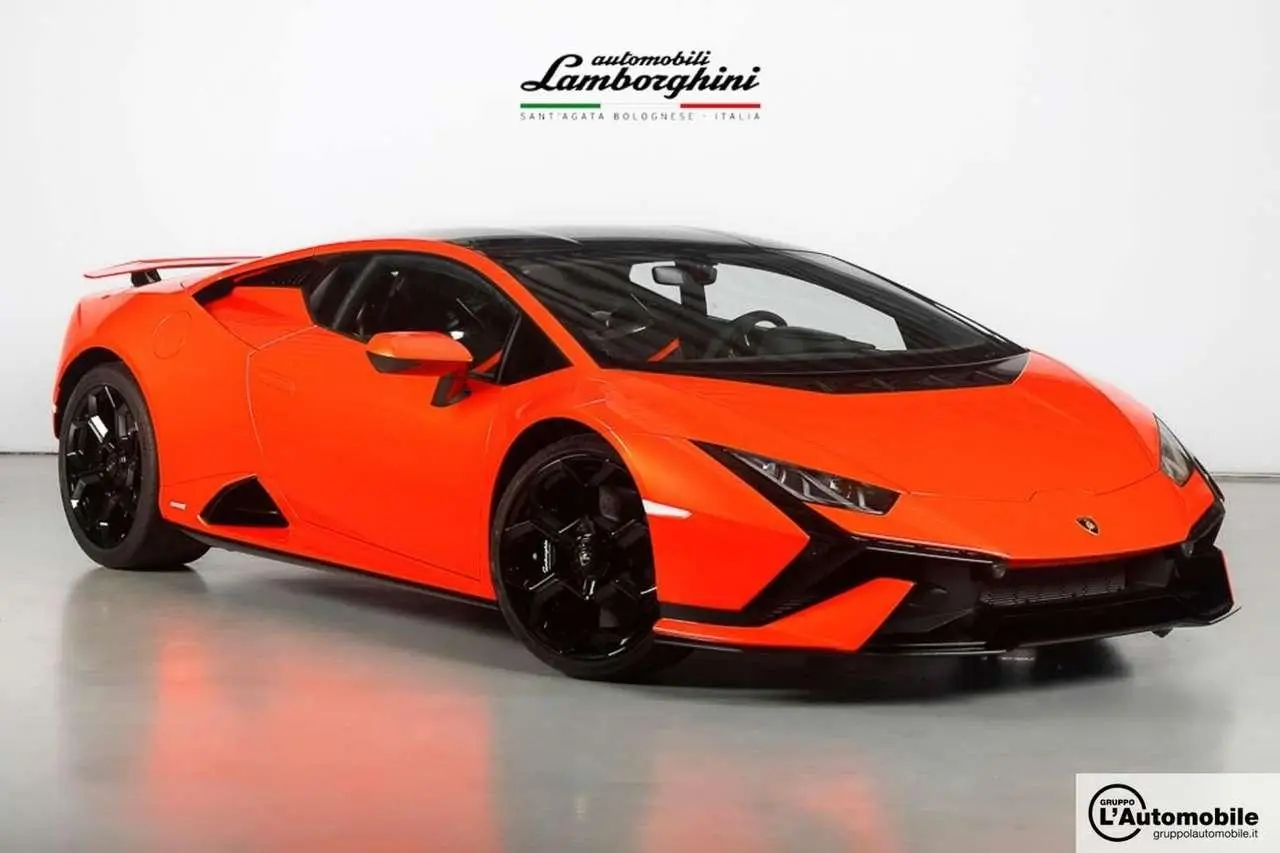 Photo 1 : Lamborghini Huracan 2024 Essence