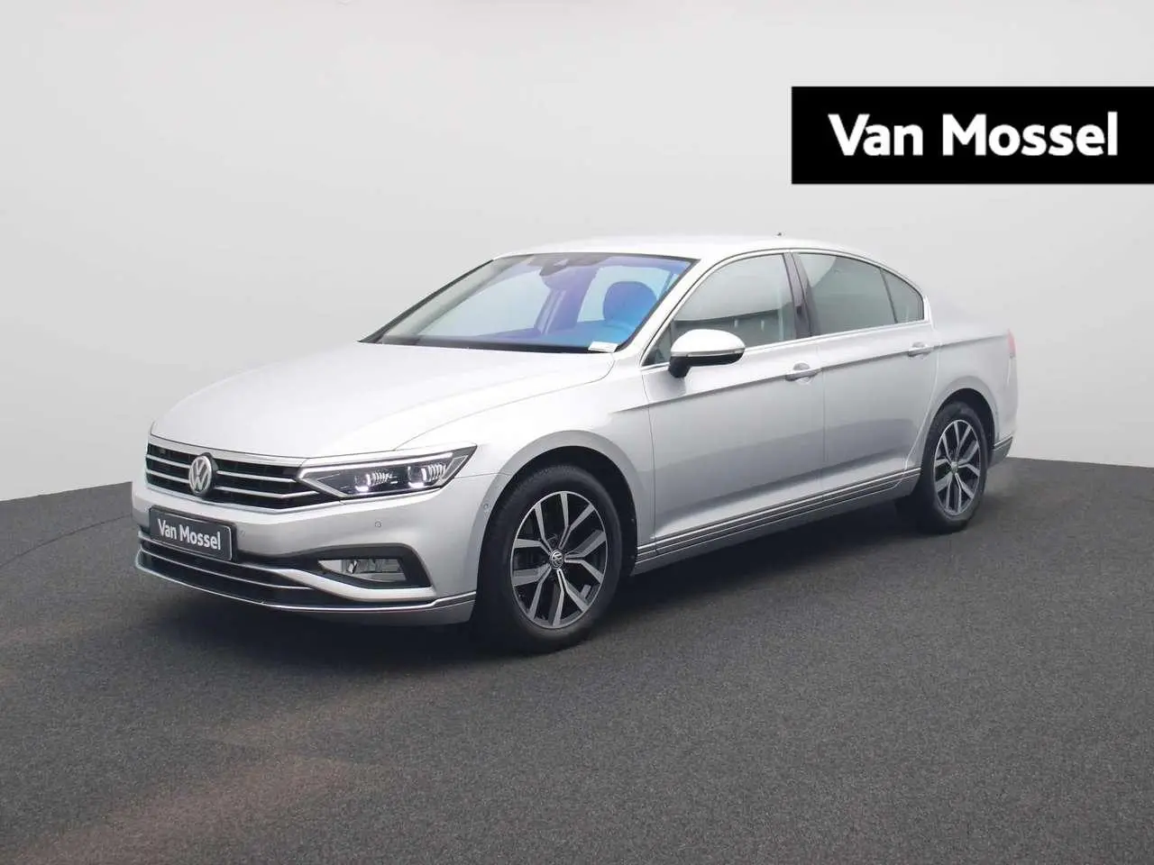 Photo 1 : Volkswagen Passat 2019 Petrol