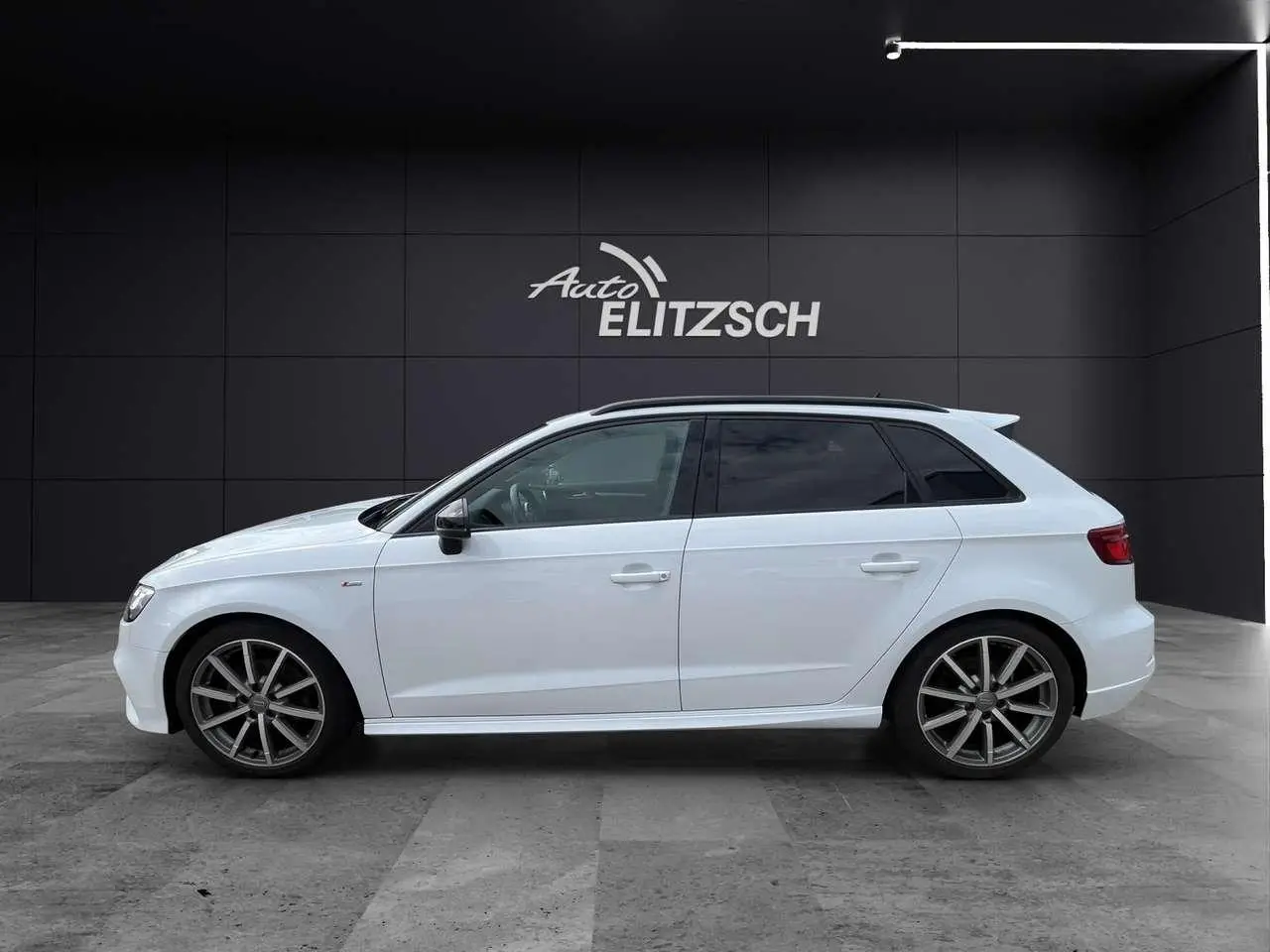 Photo 1 : Audi A3 2019 Petrol