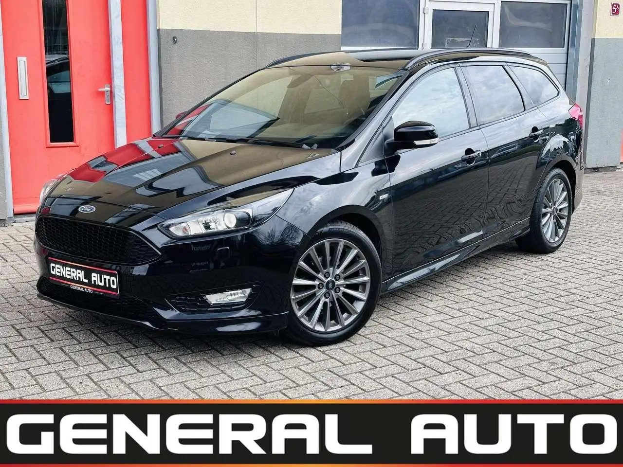 Photo 1 : Ford Focus 2017 Petrol