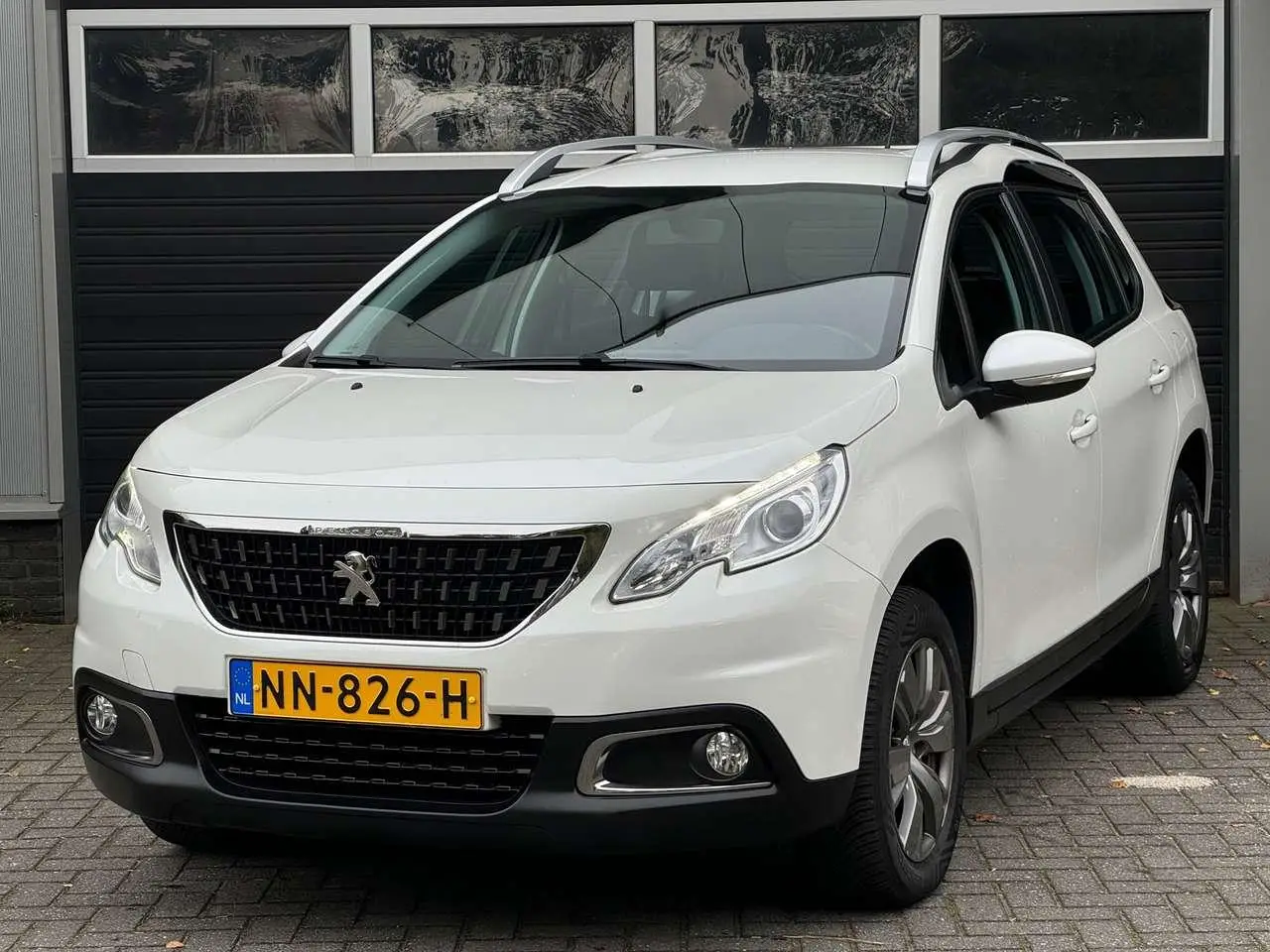 Photo 1 : Peugeot 2008 2017 Petrol