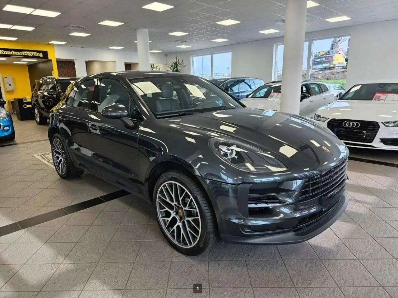 Photo 1 : Porsche Macan 2019 Petrol