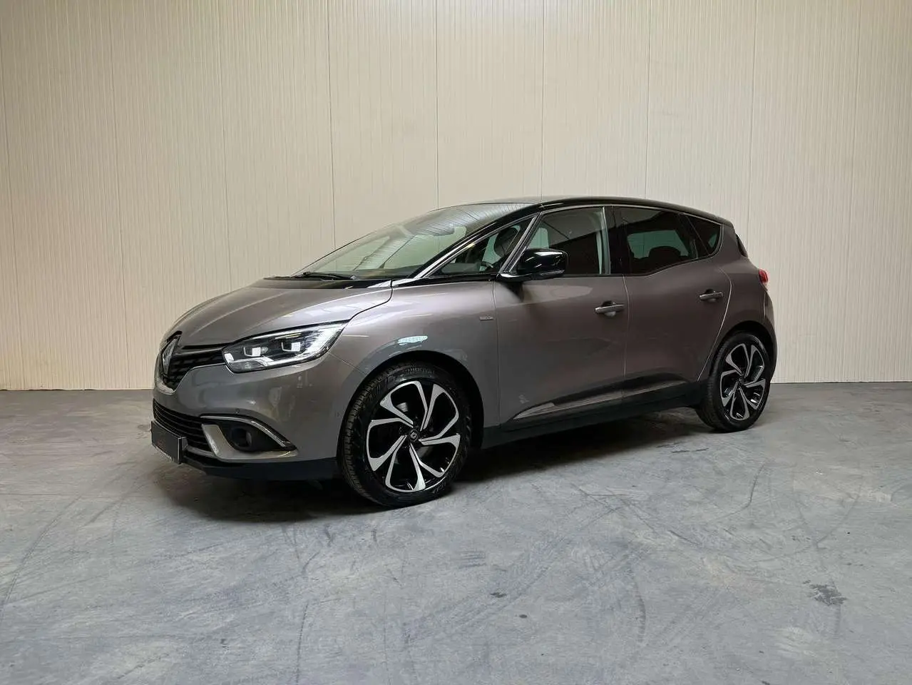 Photo 1 : Renault Scenic 2019 Essence