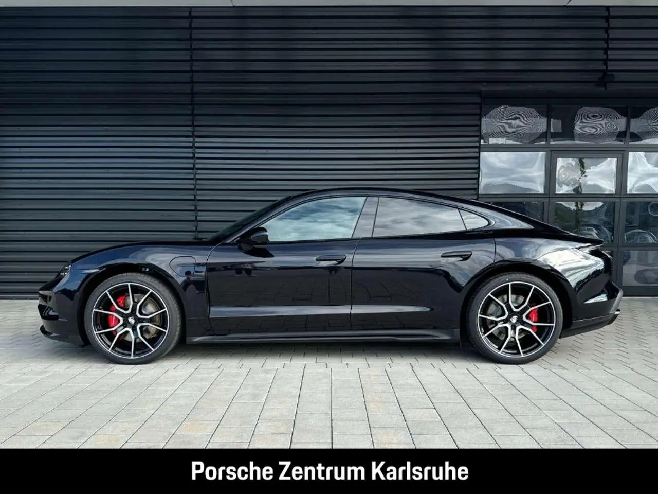 Photo 1 : Porsche Taycan 2024 Electric