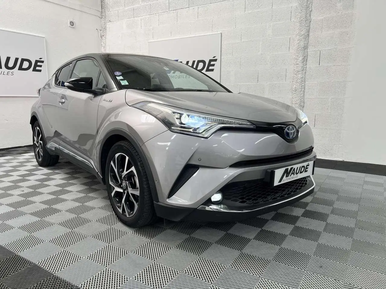 Photo 1 : Toyota C-hr 2019 Hybrid