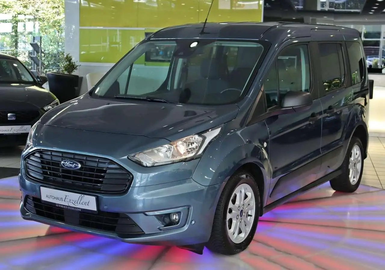 Photo 1 : Ford Tourneo 2019 Essence