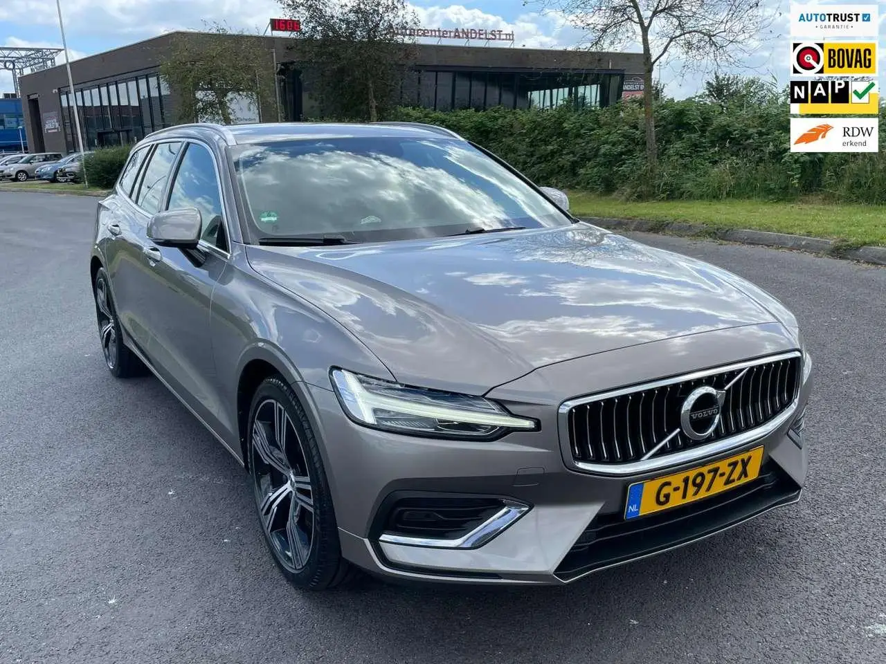 Photo 1 : Volvo V60 2020 Essence