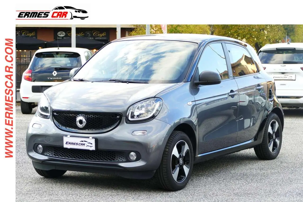 Photo 1 : Smart Forfour 2018 Petrol