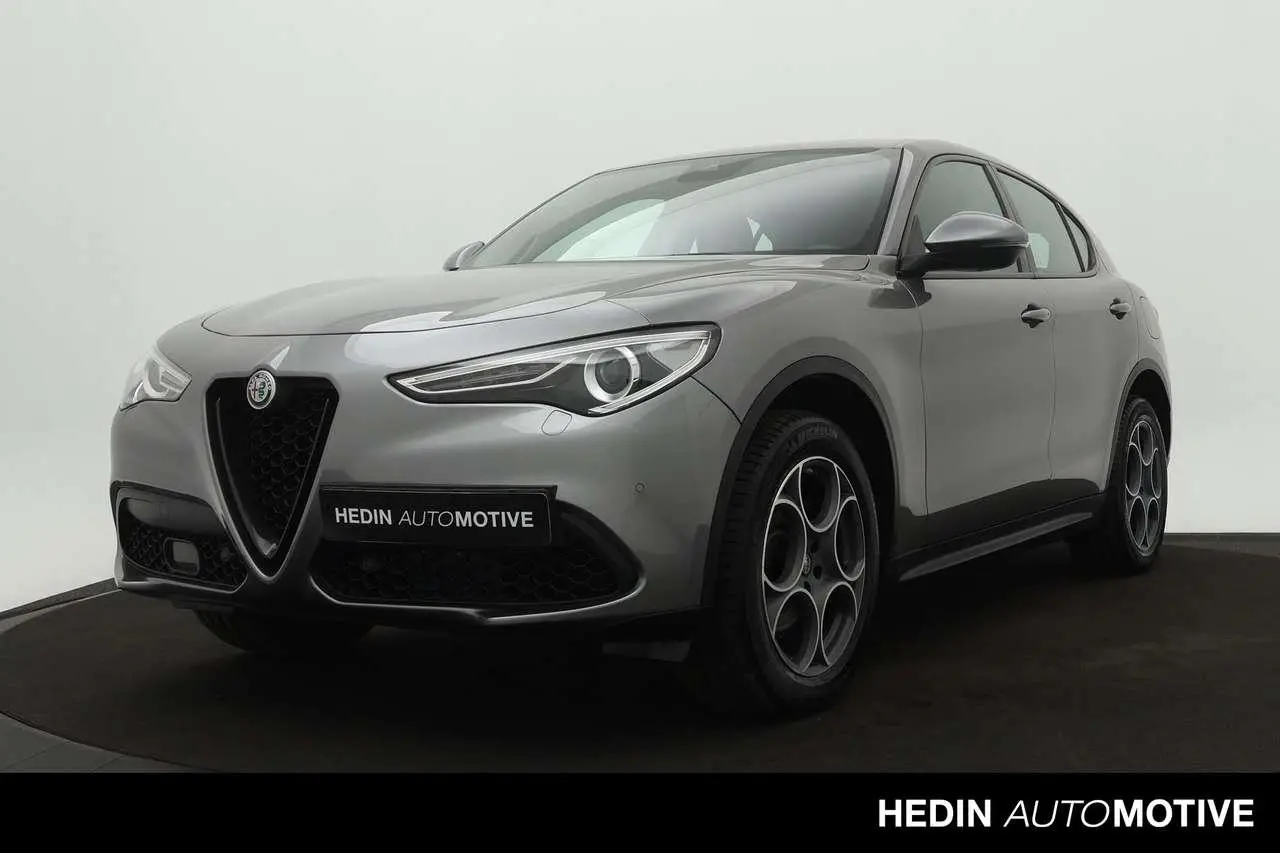 Photo 1 : Alfa Romeo Stelvio 2017 Petrol