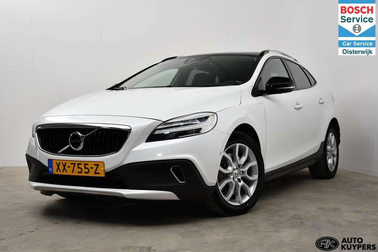 Photo 1 : Volvo V40 2019 Petrol