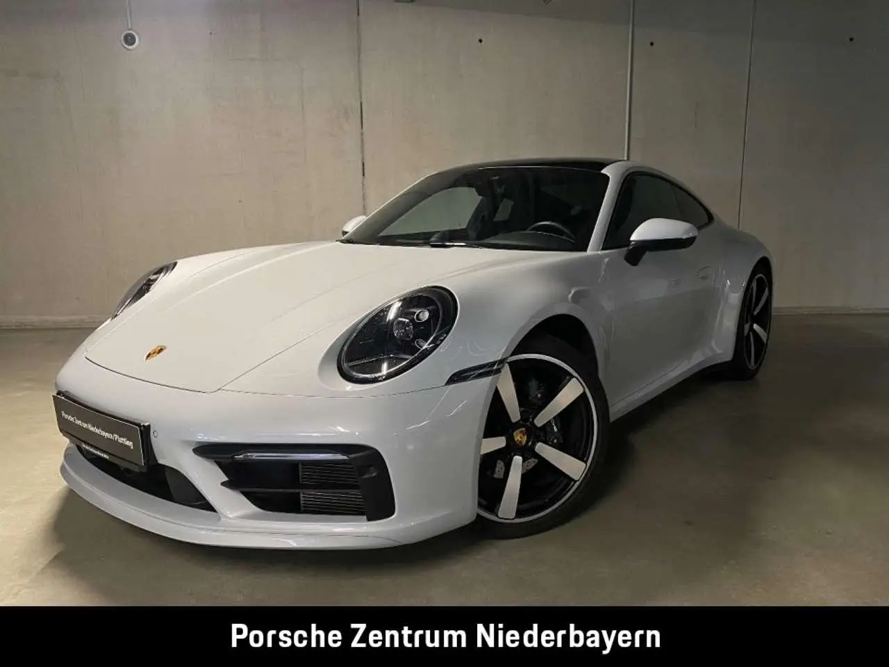 Photo 1 : Porsche 992 2023 Petrol