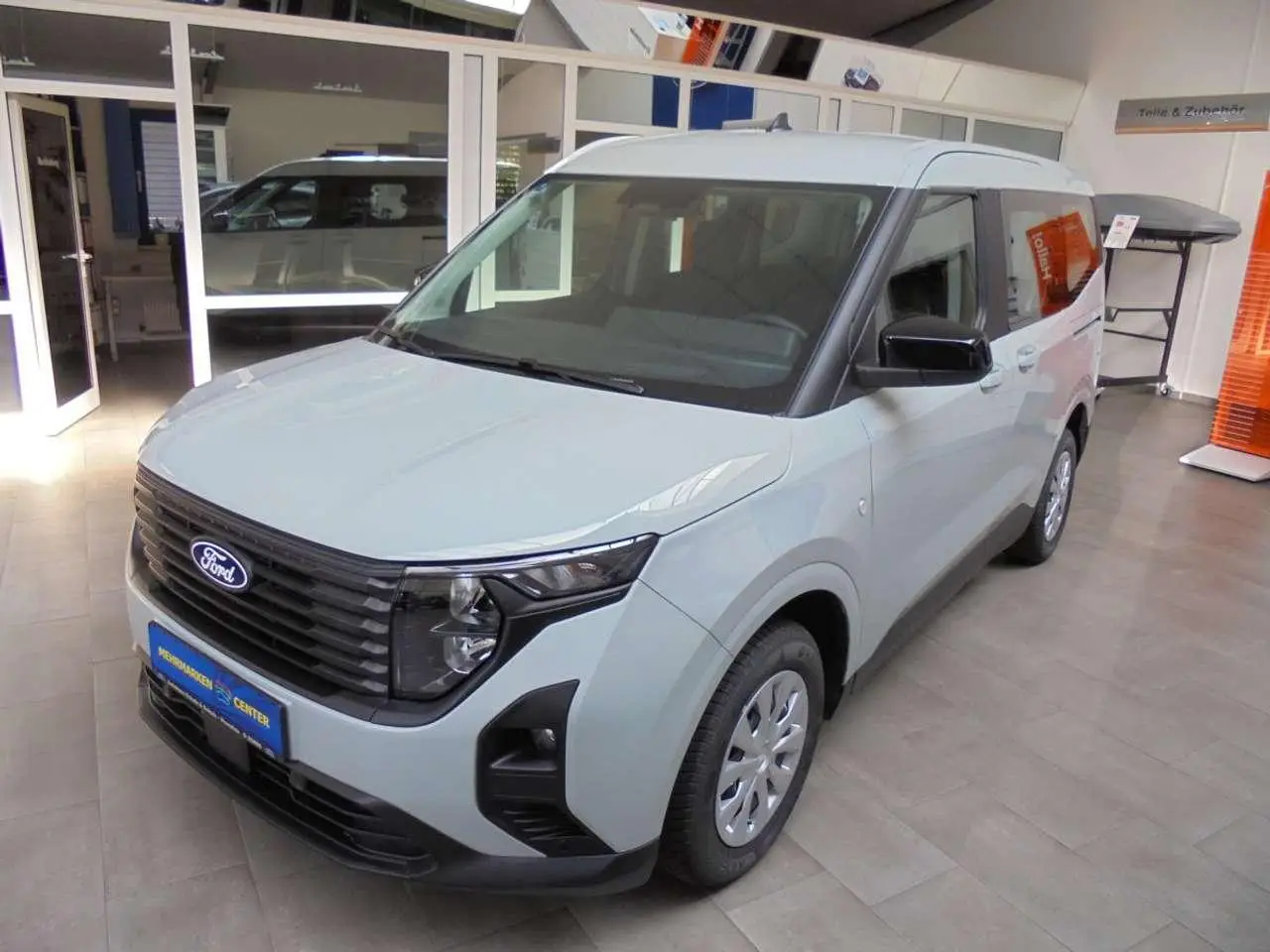 Photo 1 : Ford Tourneo 2024 Essence