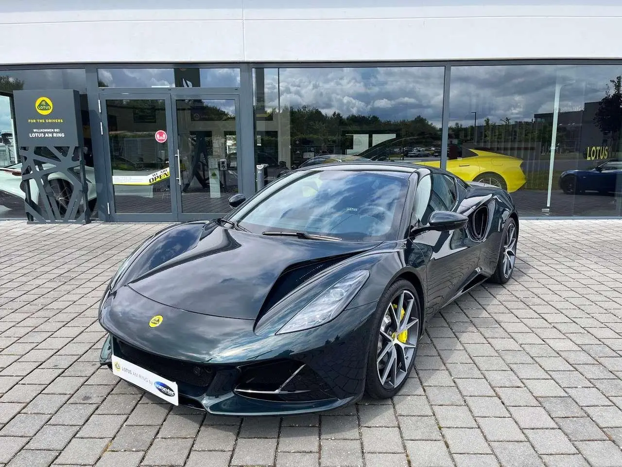 Photo 1 : Lotus Emira 2024 Petrol