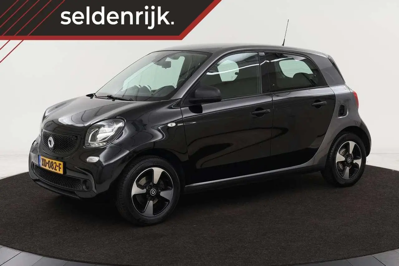 Photo 1 : Smart Forfour 2018 Petrol