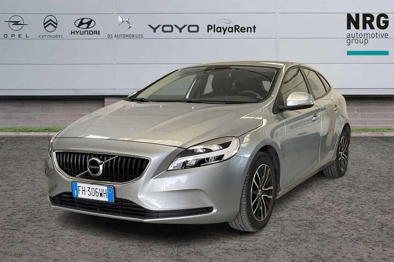 Photo 1 : Volvo V40 2017 Petrol