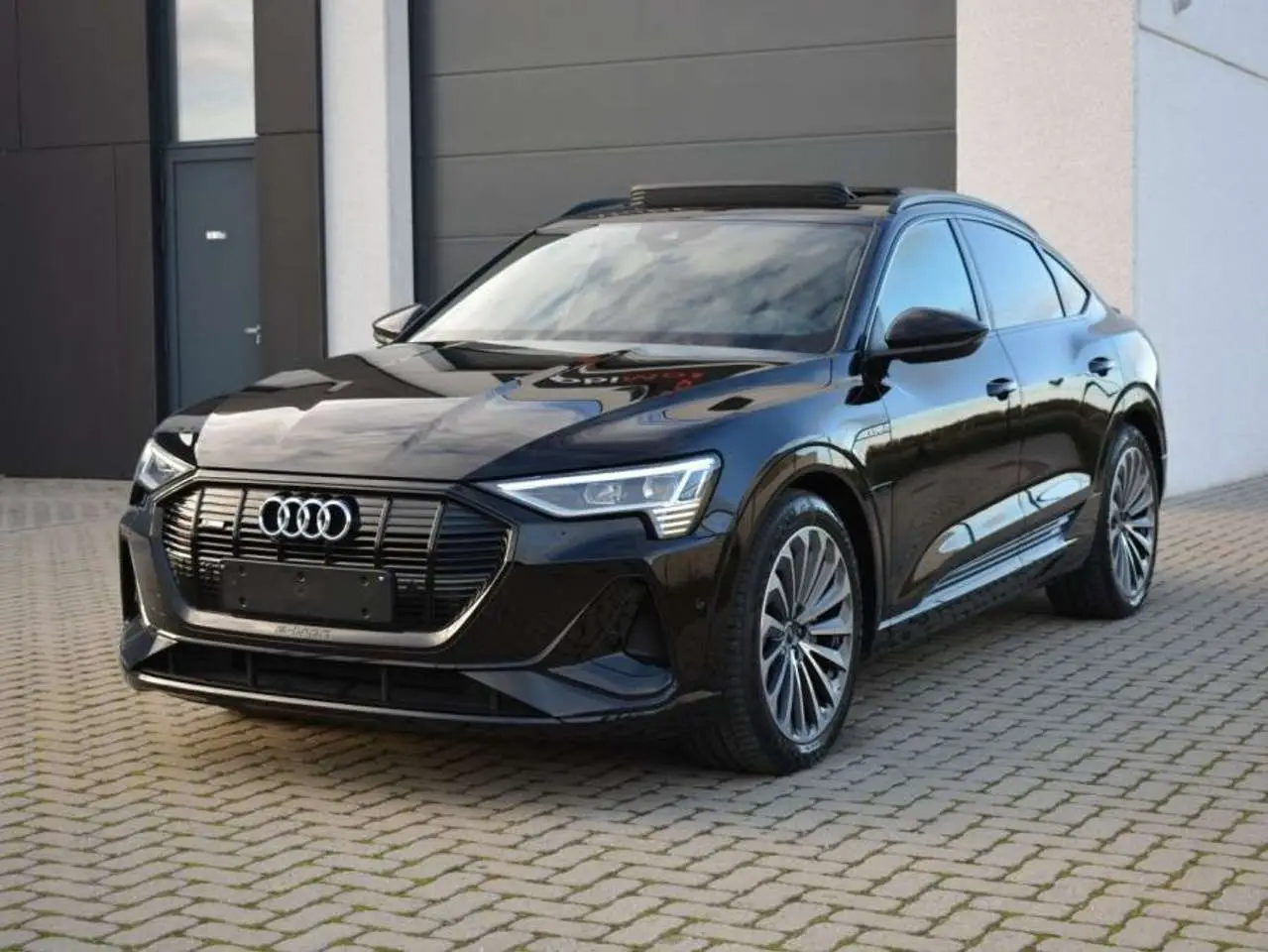 Photo 1 : Audi E-tron 2021 Electric