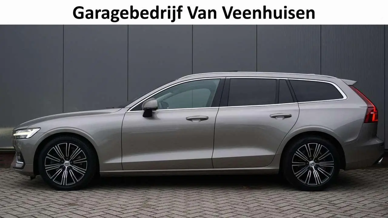 Photo 1 : Volvo V60 2019 Essence