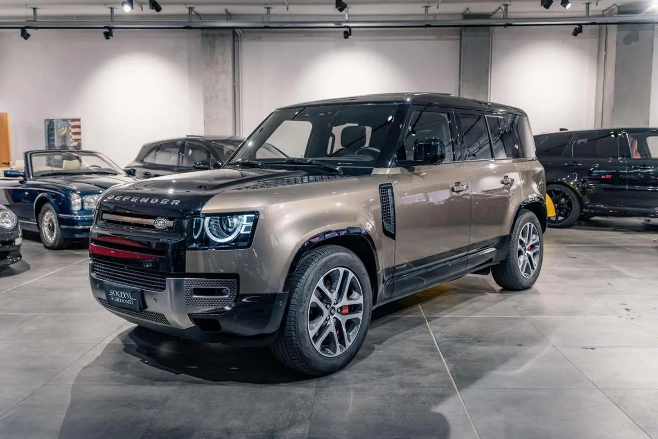 Photo 1 : Land Rover Defender 2021 Hybrid