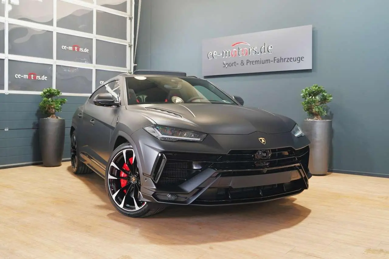 Photo 1 : Lamborghini Urus 2024 Essence