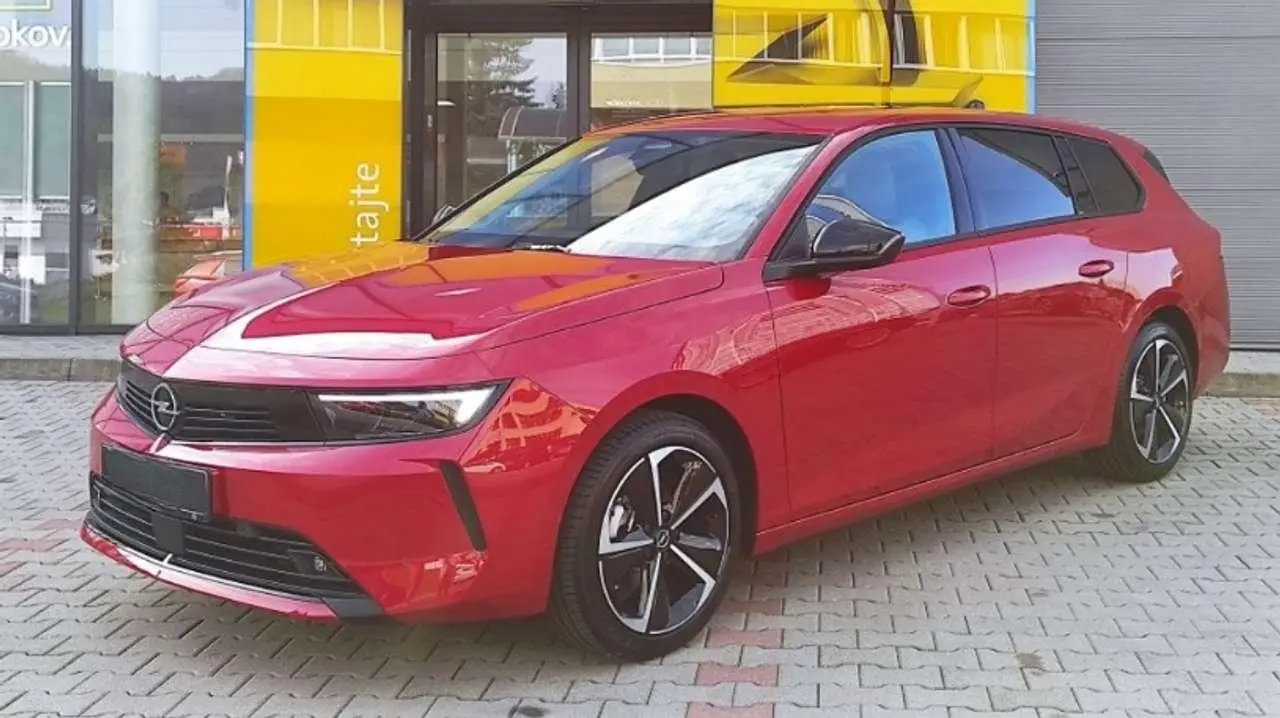 Photo 1 : Opel Astra 2024 Petrol